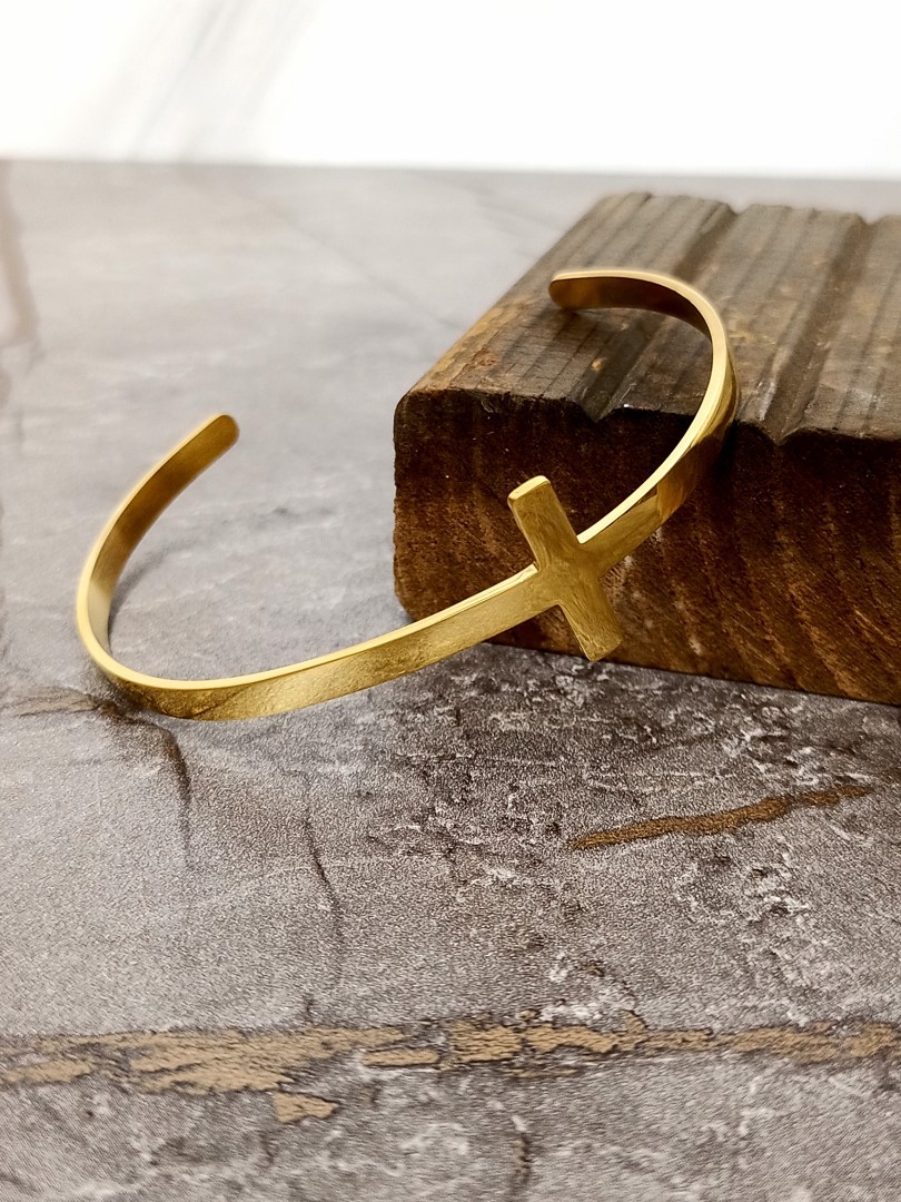 GOLD CROSS BANGLE 1.5 mm