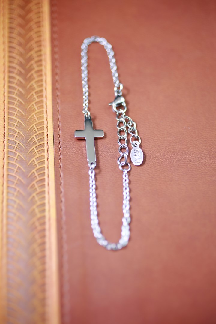 SMALL CROSS BRACELET