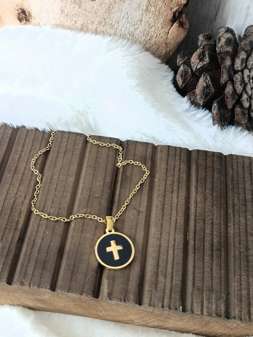 CROSS BLACK ROUND SHELL NECKLACE GOLD