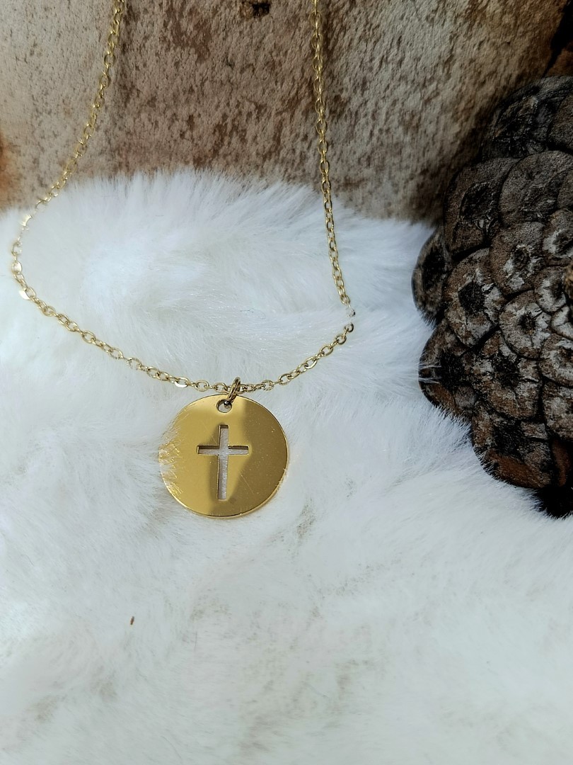 ROUND EMPTY CROSS NECKLACE GOLD